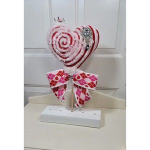 Hearts‎ Decorative Velvety Yarn Red, Pink & White Heart with Crown Lollipop